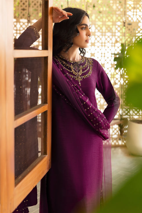 Close-up of NAQSHI Irma shirt sleeve cuff showcasing dense hand-adda embellishments and contrasting olive-green seam that aligns with culottes.