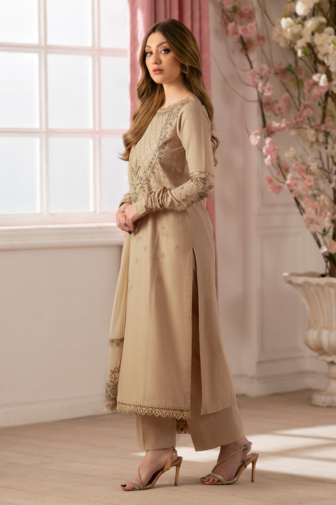 Side view of NAQSHI Chamkeeli showing fitted cambric sleeves adorned with sequin and embroidery, curved lace-edge cuffs and clean straight-cut silhouette.