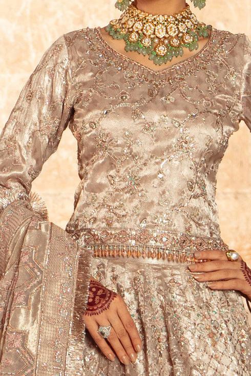 Naqshi Raniya organza dupatta laid flat displaying tissue-facing, kiran lace border and scattered sequin-embroidery spread