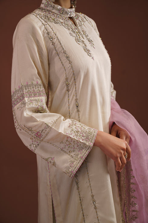 Close up of NAQSHI AMSAH shirt showing keyhole neckline, adda work embroidery and sleeve detailing