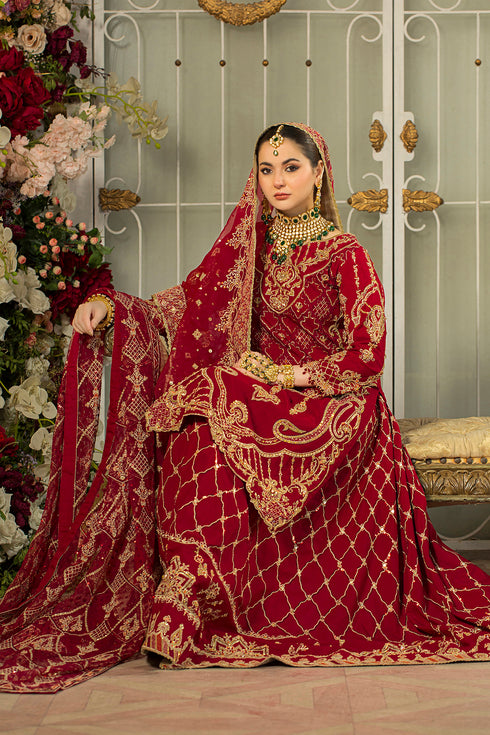 Model wearing full Naqshi Gehna 4PC set: deep-red embroidered shirt, tasselled tail lehenga, matching pouch & ornate dupatta styled for baraat glamour.