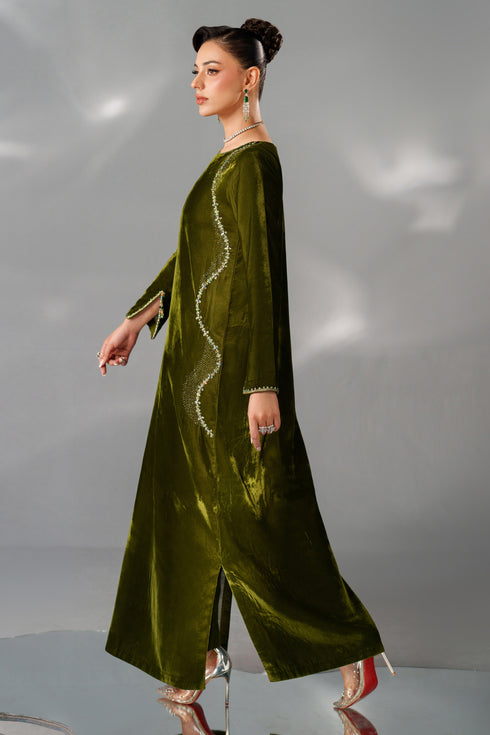 NAQSHI Aria angled pose – elegant cut & flow