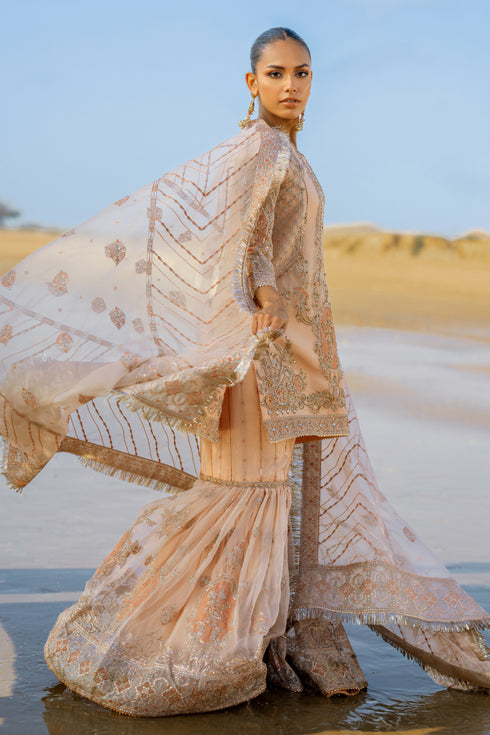 Model wearing full Naqshi Chandni 4PC set: embroidered shirt, flowing gharara & ornate dupatta styled for bridal elegance.