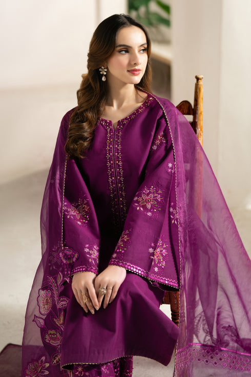 Close-up of NAQSHI Tamana sleeve cuff highlighting tilla-lace trim and delicate embroidery