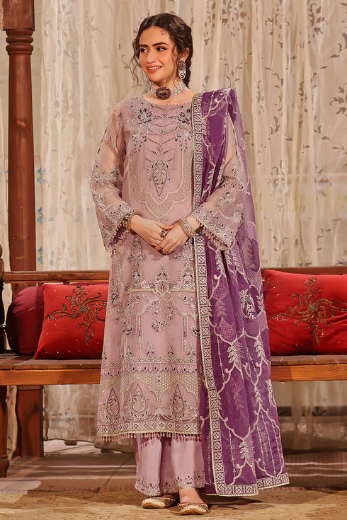 Full-length front view of NAQSHI Abeer ready-to-wear set with long shirt, culottes, and four-sided lace dupatta