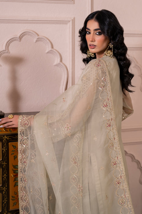 Macro view of Naqshi Arwa gown bodice showing dense hand‑adda, threadwork and shimmering sitari motifs.