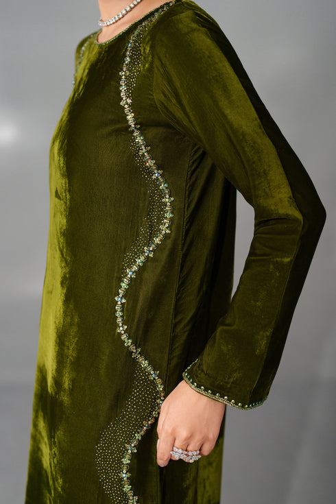 NAQSHI Aria close-up – embossing, adda work & fabric texture