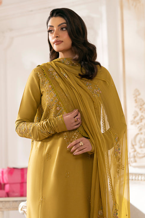 Detailed shot of NAQSHI Nageena dupatta showcasing crinkle texture, lace trim and delicate embroidery spread evenly