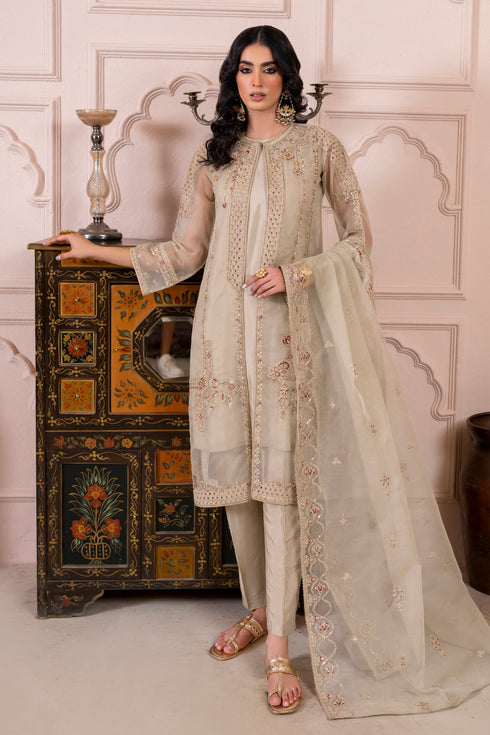 Side profile of Naqshi Arwa showcasing flowing organza gown with side‑slit sleeves, airy cutline and contrast embroidery.