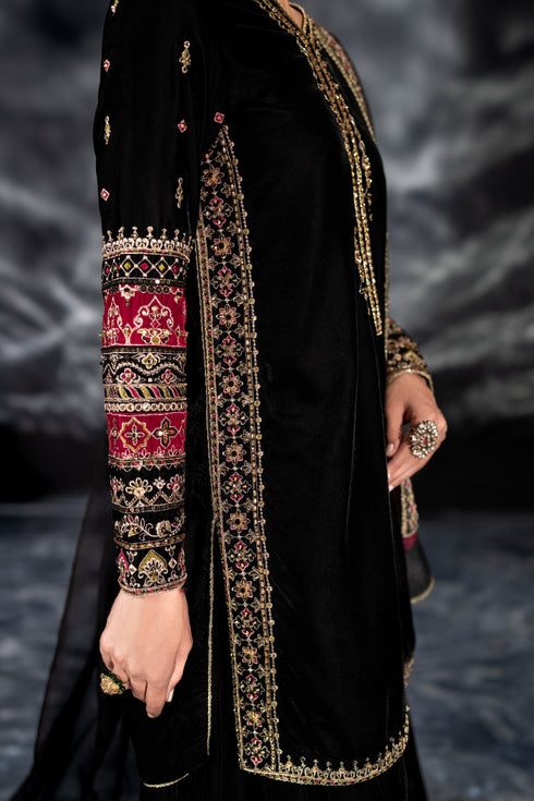 NAQSHI Adhan dupatta detail showing black and pink tie-dye pallu with embroidered border and sequin work