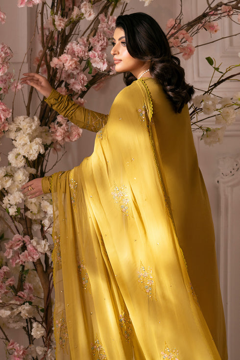 Side view of NAQSHI Nageena showing fitted cambric sleeve with embroidered cuff and subtle lace detailing.