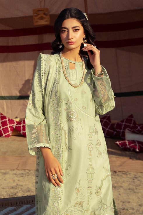 Front close-up of NAQSHI Aiza outfit highlighting neckline embroidery, keyhole detail, and fine hand work