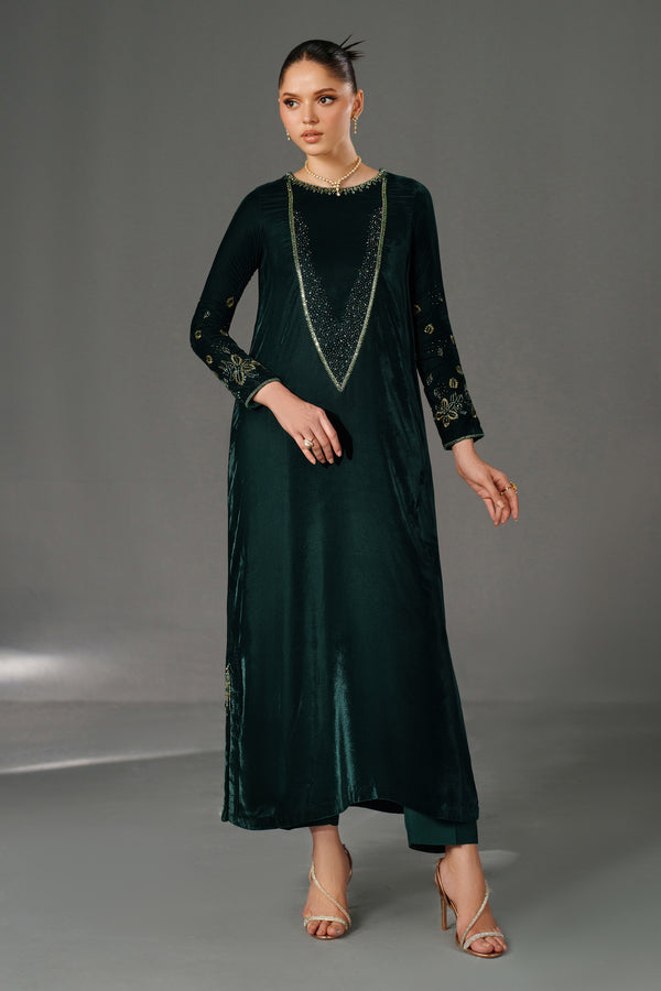 NAQSHI Blessence green velvet pret – front view with ada neckline detail