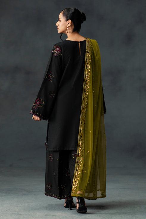 Madiha by NAQSHI back or side view highlighting fit of culottes and flow of shirt hem
