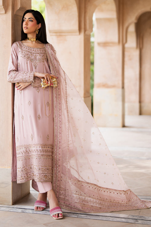 NAQSHI Gul-e-Meena side pose – showcasing spray embroidery and detailed sleeve border on lavender silk