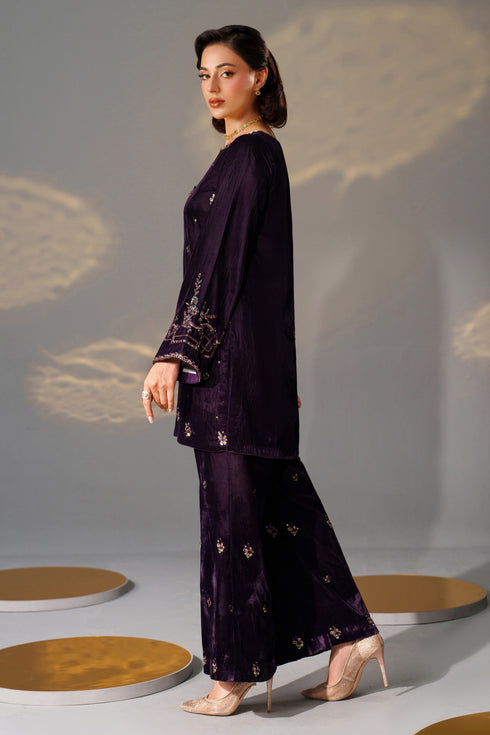 NAQSHI Valencia side view – showcasing silhouette and sleeve embroidery