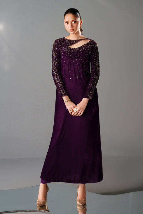 NAQSHI Zeen purple velvet pret front pose – elegant straight silhouette