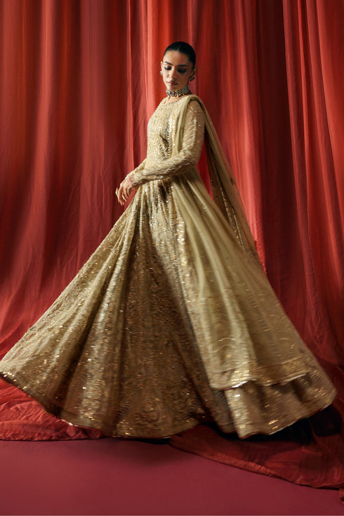 Close-up of NAQSHI Karishma’s pistachio adda work and sequin embroidery on bodice and sleeves