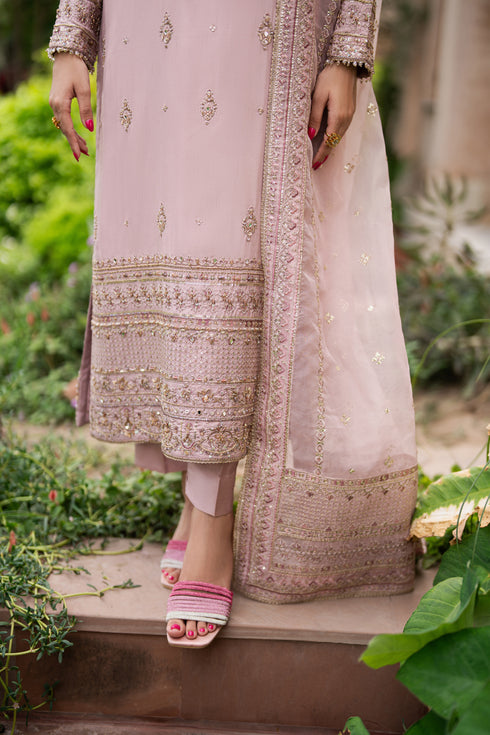 NAQSHI Gul-e-Meena full outfit – lavender shirt with culottes and organza dupatta styled gracefully