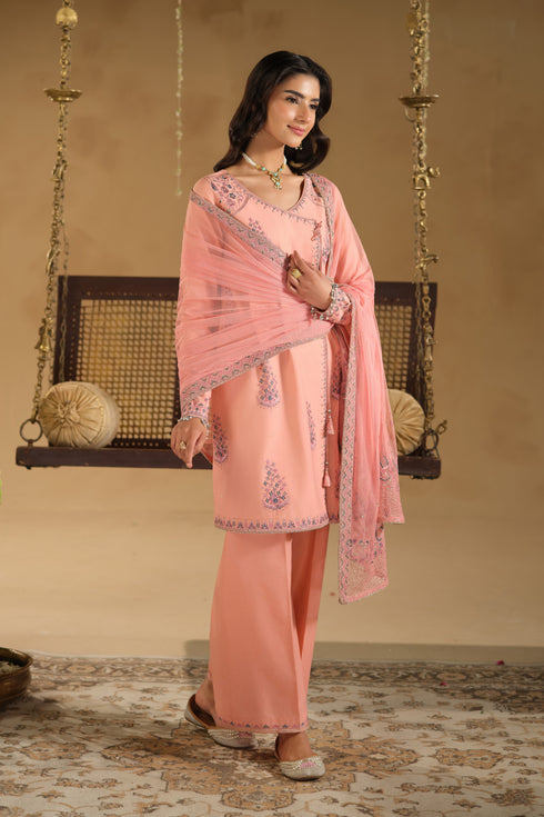 Front standing pose of Umaiza Eid outfit highlighting neat neckline embroidery and balanced shirt length