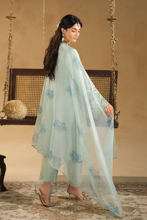 Back drape of Kiswa 3 piece dress showing lightweight cotton net dupatta and neat shirt fall