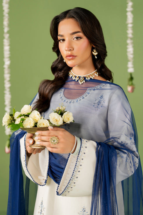 Front styling of NAQSHI Kinza outfit showing embroidered neckline and blue dupatta contrast