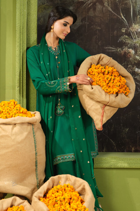 NAQSHI Malika green ready to wear festive outfit with embroidered Pima lawn shirt, loose sleeves, and crinkle dupatta