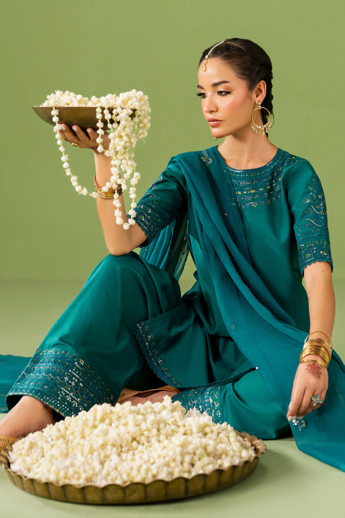 Front styling of NAQSHI Ruhab outfit showing crinkle dupatta drape and coordinated three-piece ready-to-wear set