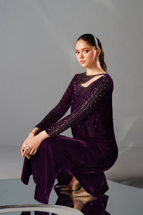NAQSHI Zeen velvet pret seated pose – elegant festive look in purple velvet