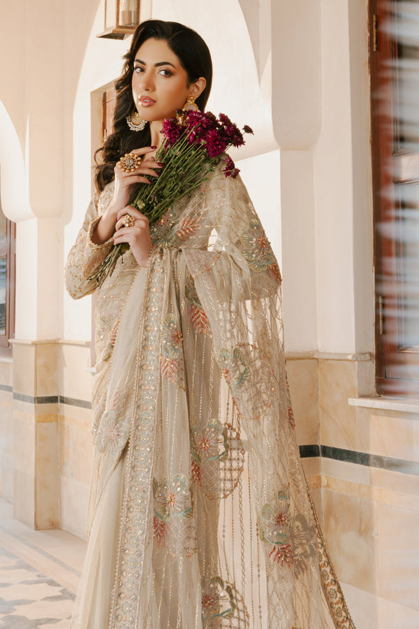 Close‑up of NAQSHI Ramish saree border with line embroidery, subtle sequin play and finely finished minimal lace edge