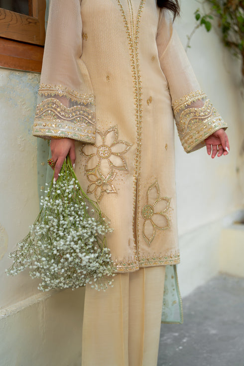 Front shot of NAQSHI Sanam embroidered peach lace‑hem culottes with tilla‑lace detailing