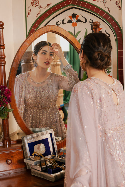 NAQSHI Nihan dusty‑lilac net dupatta draped to display hand‑adda embellishment, scalloped embroidered edges and textured pallu border