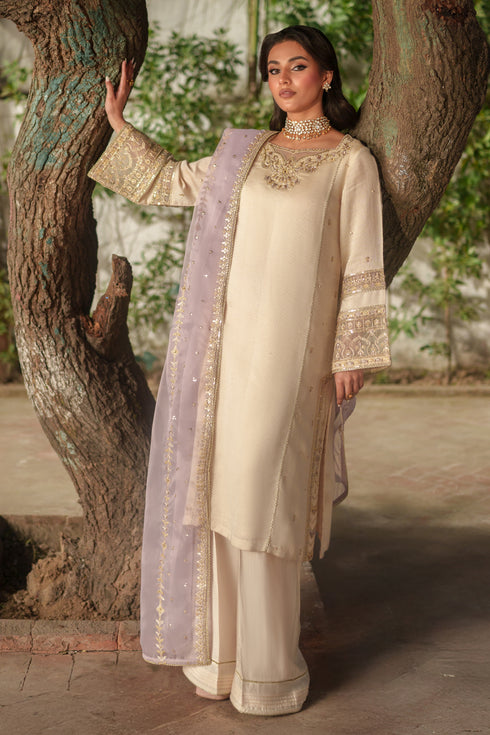 NAQSHI Kai lilac organza dupatta draped, with lace‑edge and length‑wise embroidery