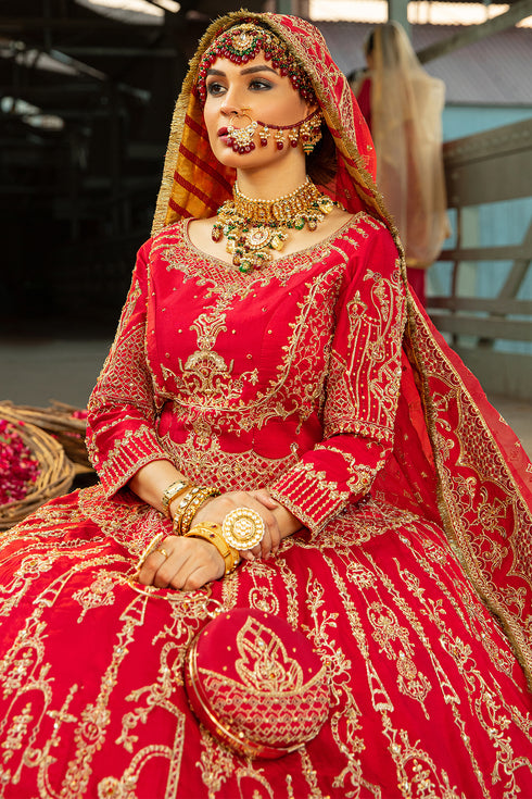 Model wearing full Naqshi Mastani 5PC set: embroidered choli, tasseled hangings, majestic lehenga, layered dupattas & clutch styled for bridal grandeur.