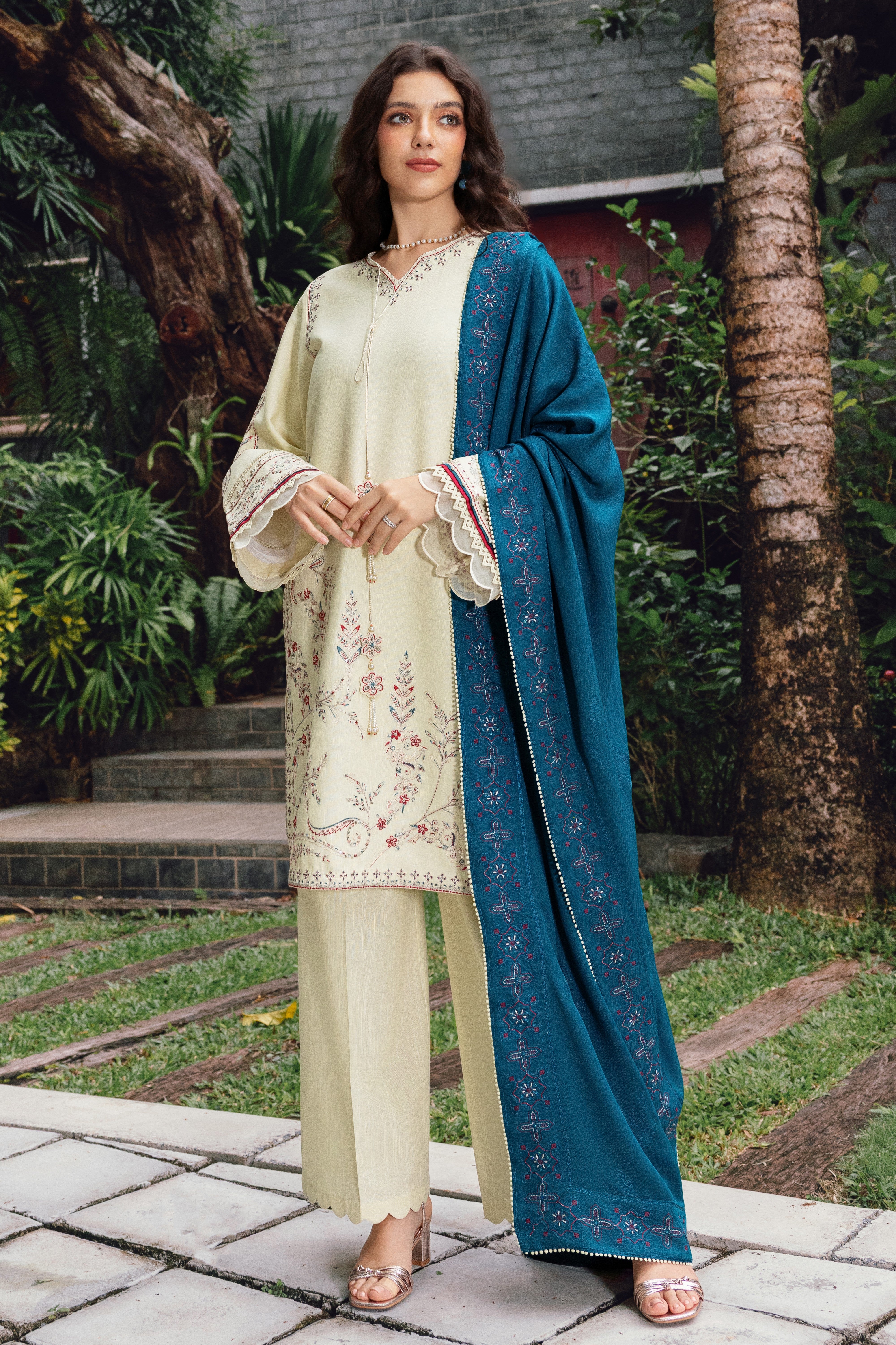 Mujeeba NAQSHI Mujeeba Off-White & Zinc 3PC Khaddar Suit & Marina Shawl