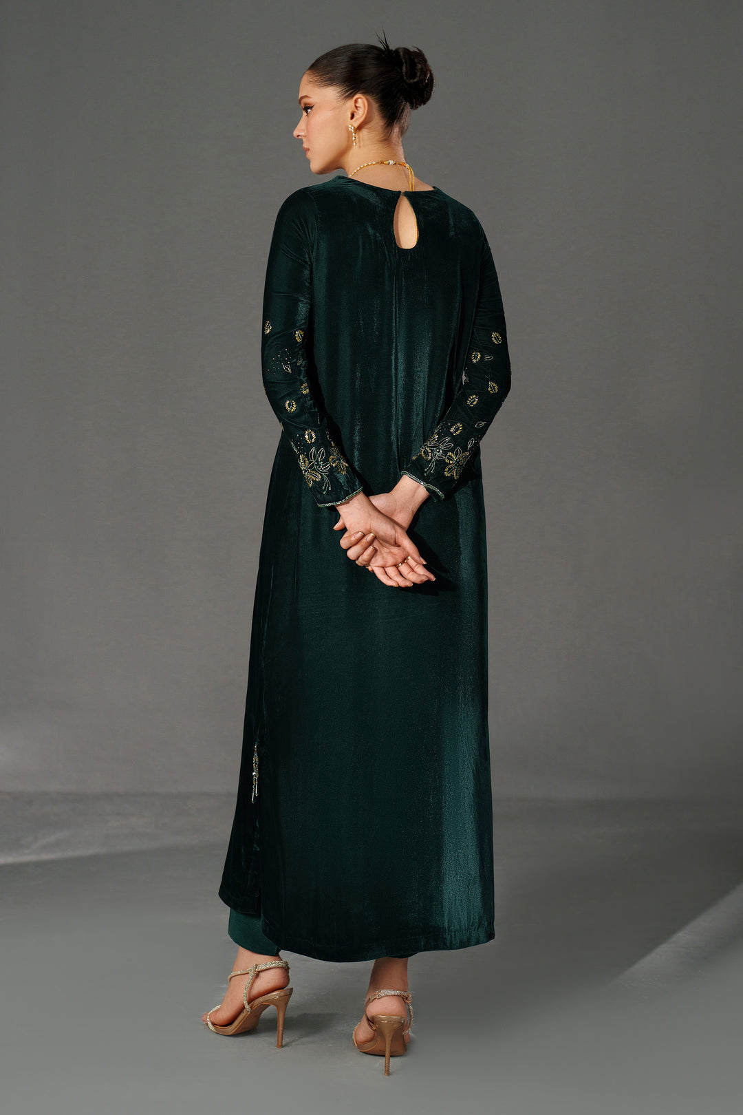 NAQSHI Blessence back view – showing keyhole back &amp; drape