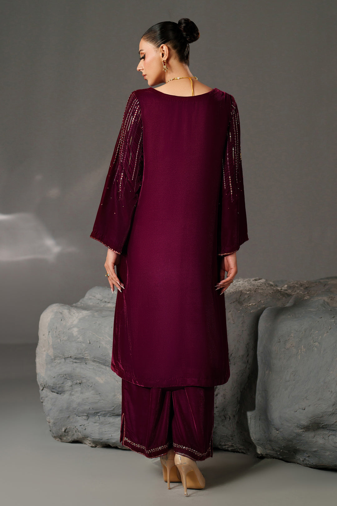 NAQSHI Elvenia back view — shirt hemline &amp; back detail