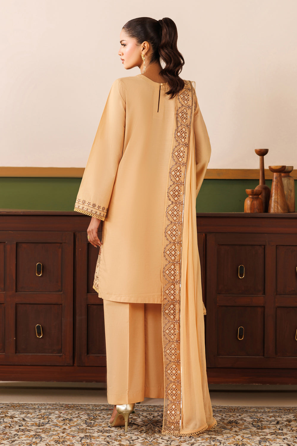 Back view of NAQSHI Melia outfit showing straight cambric shirt fall, loose sleeves, and relaxed culotte trousers