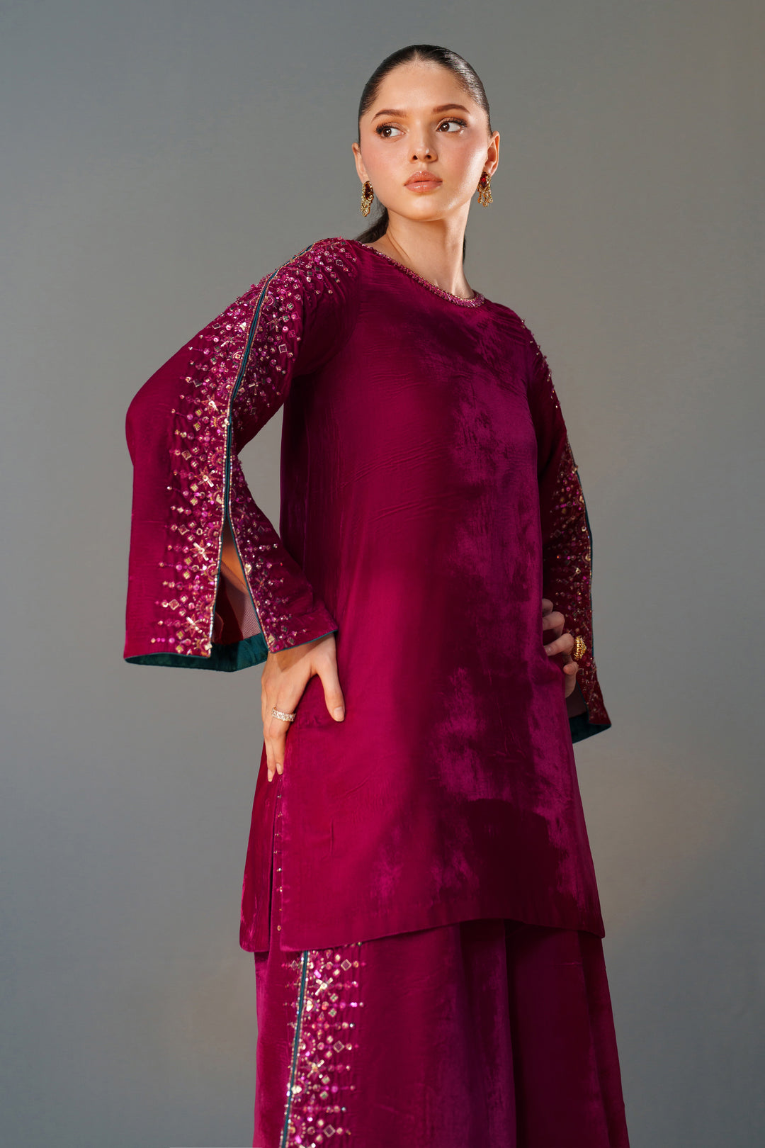 NAQSHI Jessie close-up – embellished details on velvet fabric
