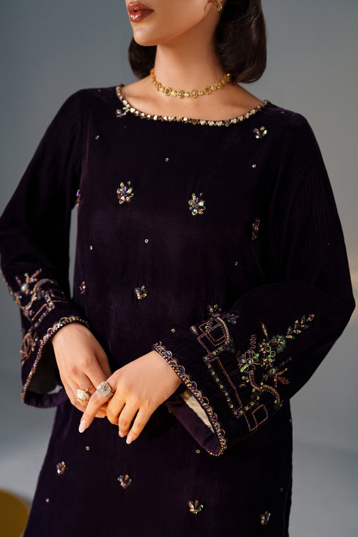 NAQSHI Valencia close-up – embroidered adda motif &amp; fabric texture