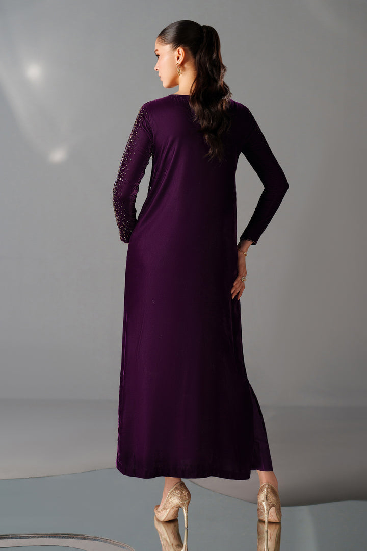 NAQSHI Zeen purple velvet pret back view – smooth drape &amp; straight cut