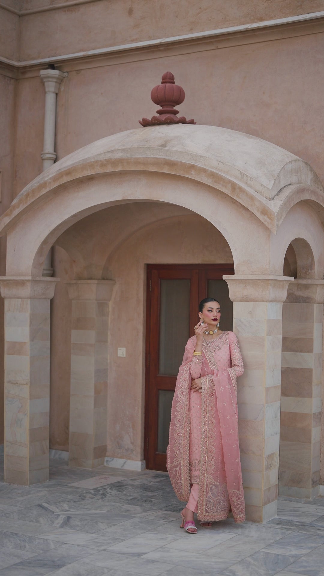 Video of NAQSHI Gul-e-Rehaab Peach Silk 3-Piece Set