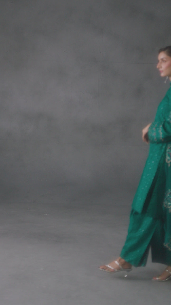 Video thumbnail of NAQSHI Zahra emerald green formal set showing movement of dupatta and embroidered design highlights