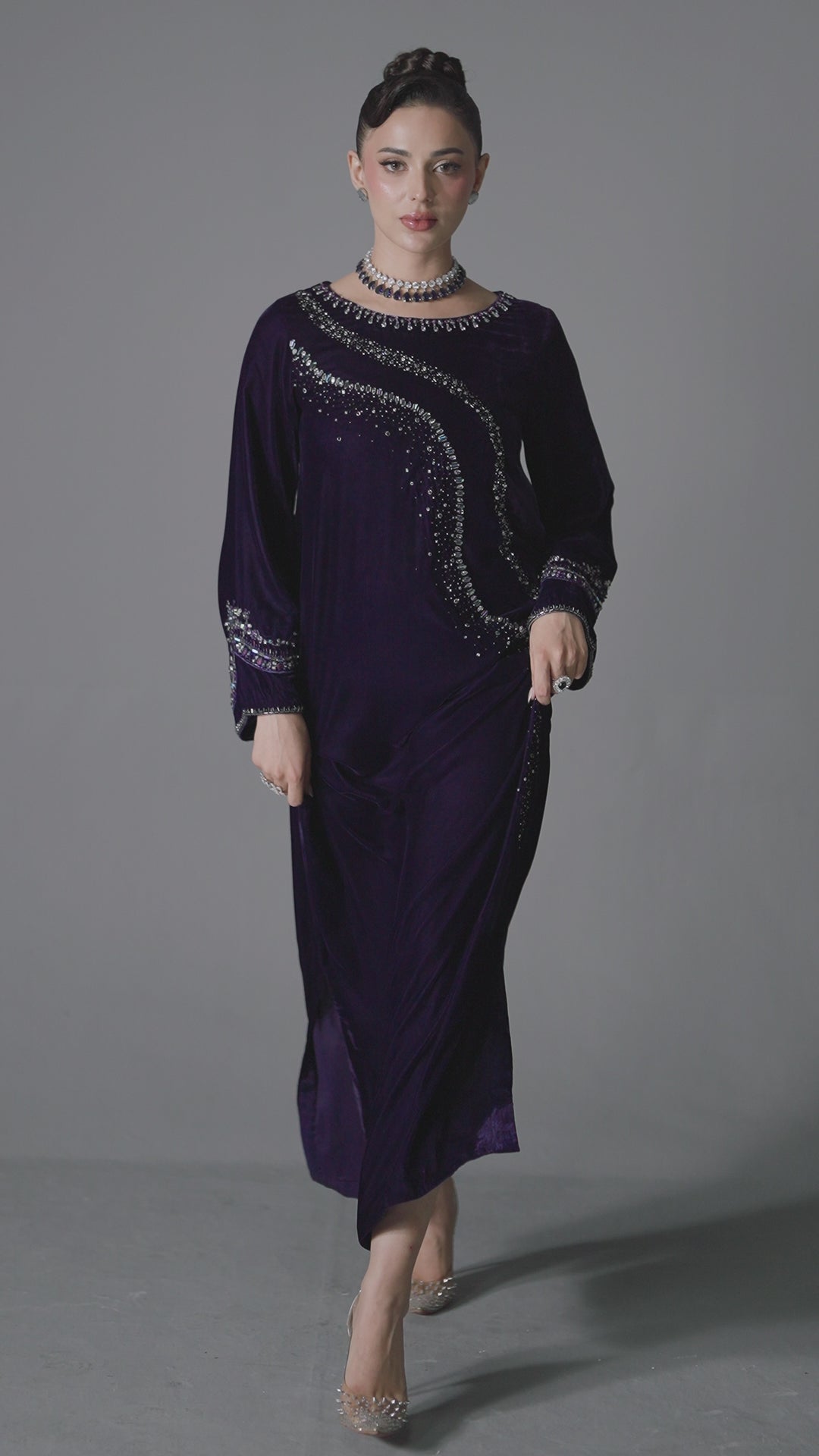 Video of NAQSHI Ellis – China Velvet Fusion 2PC Pret